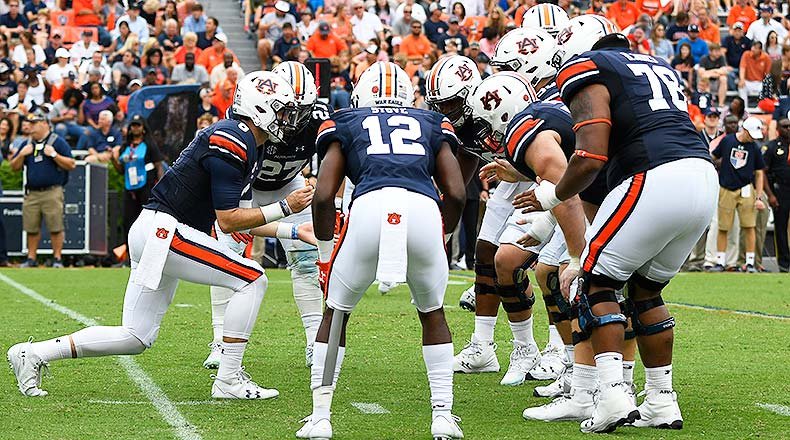 Auburn_Tigers_huddle_2017_1