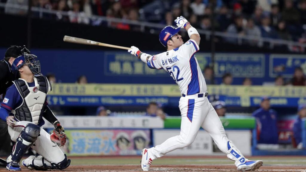 KBO DFS - Hitters, Splitters, and Stacks For DraftKings (May 15-17)