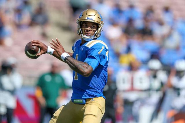 COLLEGE FOOTBALL: AUG 28 Hawaii at UCLA