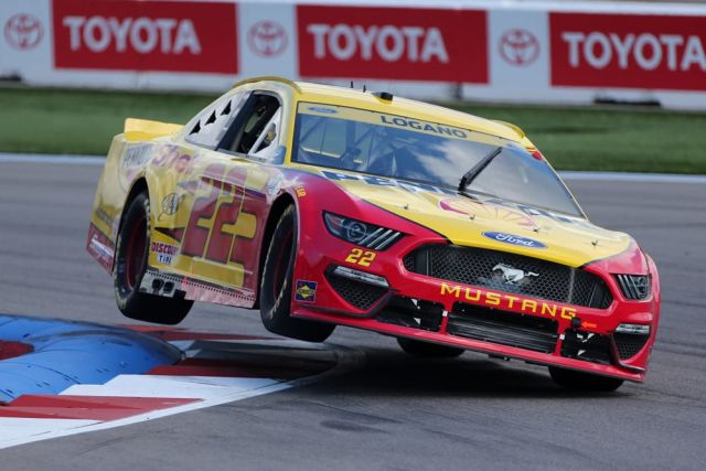 Manic Martinsville: Nascar at the Short Track