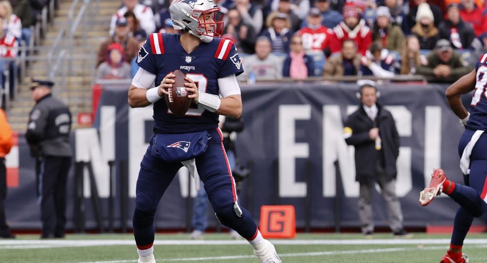 NFL: NOV 14 Browns at Patriots