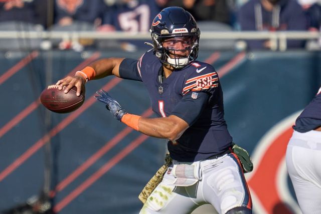 Fantasy Football Week 15 Streamers: Quarterback, Tight End, Kicker, and Defense