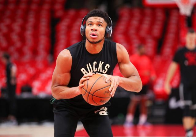 Giannis Antetokounmpo Gives Bucks Ultimatum
