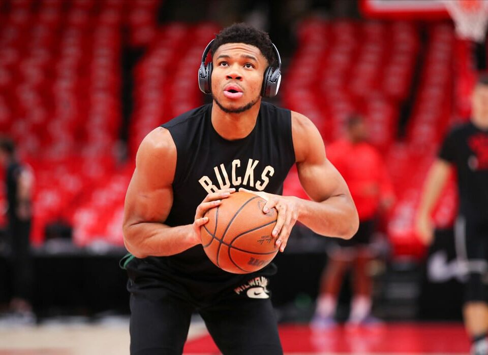 Giannis Antetokounmpo Gives Bucks Ultimatum