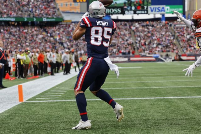 NFL: NOV 14 Browns at Patriots