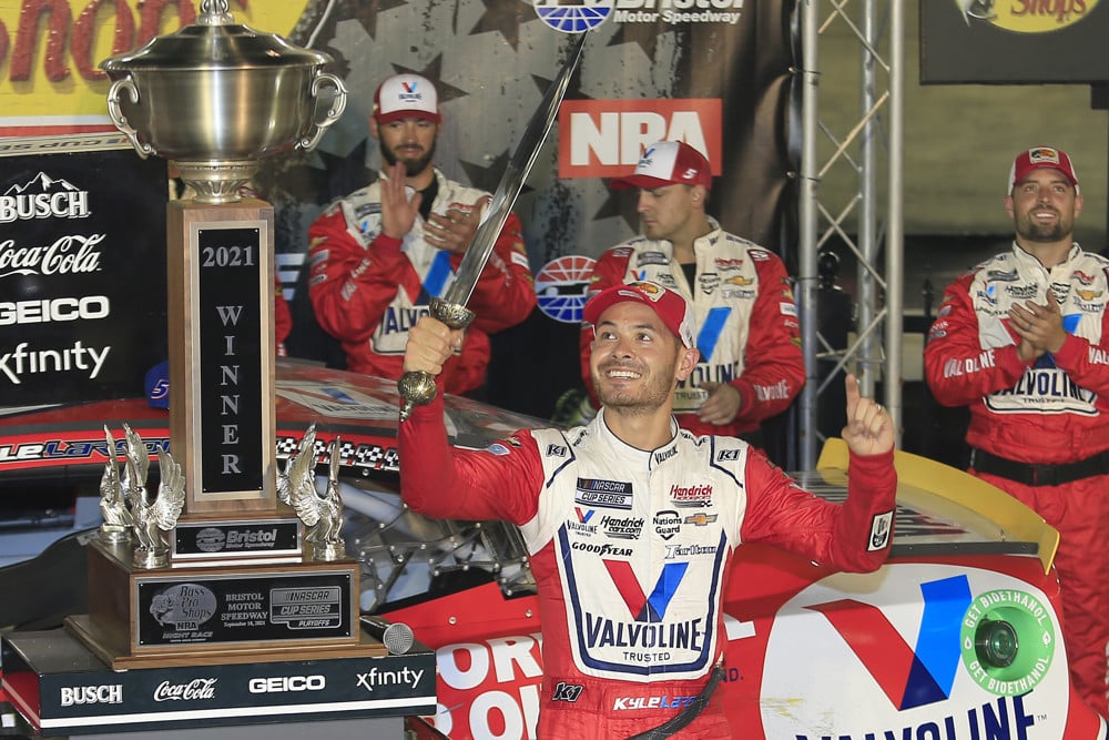 Pratinjau Balap Malam Bass Pro Shops dan Taruhan Terbaik I Podcast Perjudian NASCAR (Ep. 56)