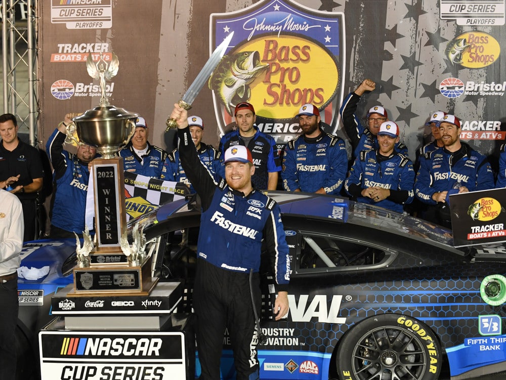 Bristol Chaos Under the Lights, Rekap Balap Akhir Pekan I Podcast Perjudian NASCAR (Ep. 58)