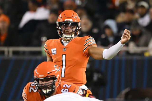 NFL: OCT 13 Commanders at Bears