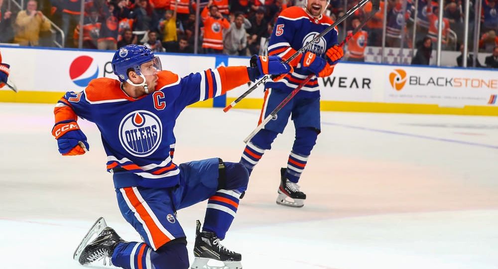 NHL: OCT 12 Canucks at Oilers