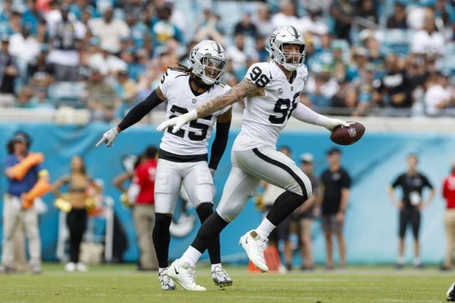 NFL: NOV 06 Raiders at Jaguars