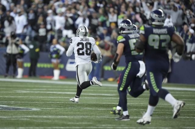 NFL: NOV 27 Raiders at Seahawks