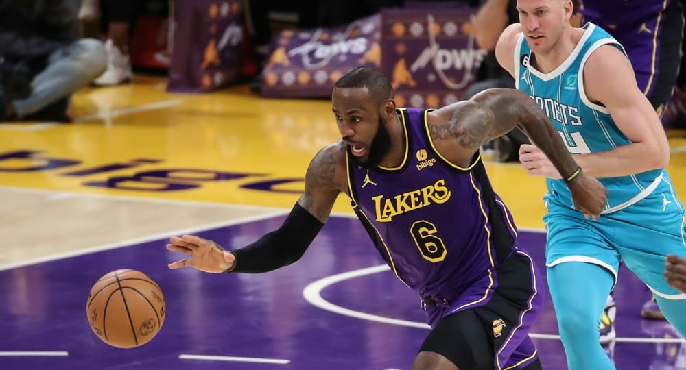 NBA: DEC 23 Hornets at Lakers