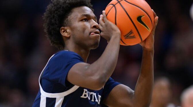 Villanova guard Chuck Harris shoots a free throw against Butler