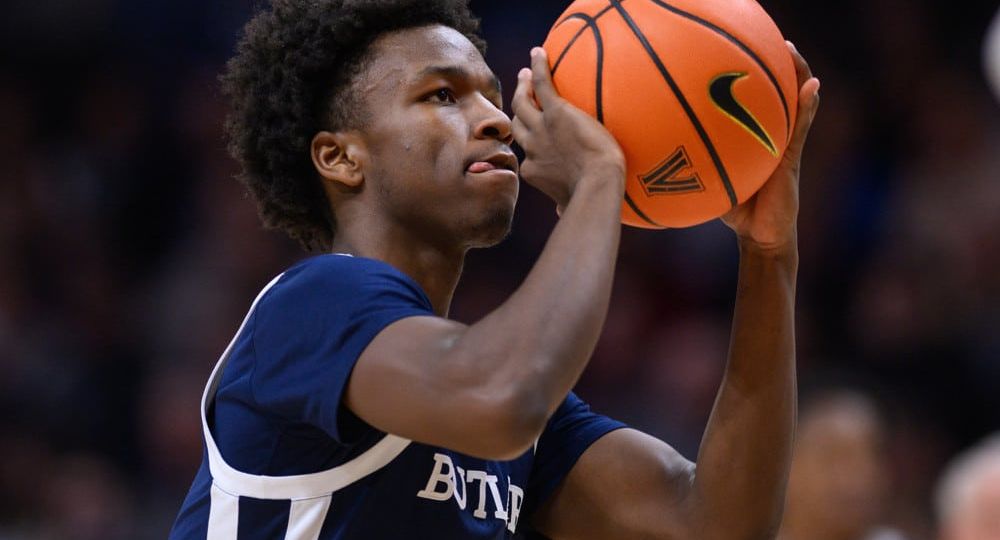 Villanova guard Chuck Harris shoots a free throw against Butler