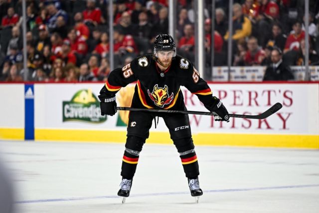 NHL: DEC 02 Canucks at Flames