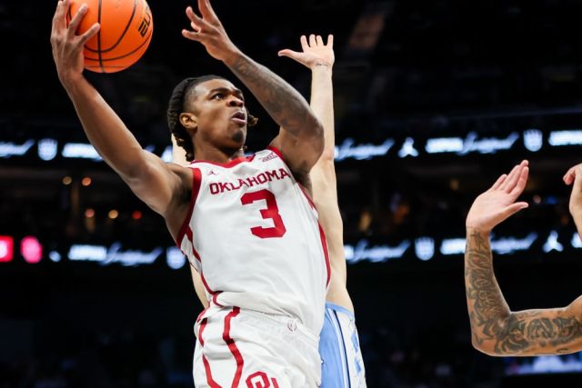 COLLEGE BASKETBALL: DEC 20 Jumpman Invitational North Carolina vs Oklahoma