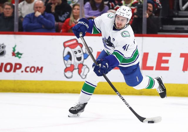 NHL: DEC 17 Canucks at Blackhawks