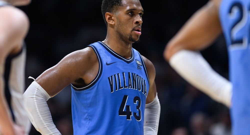 Eric Dixon about to shoot a free throw | college basketball betting trends