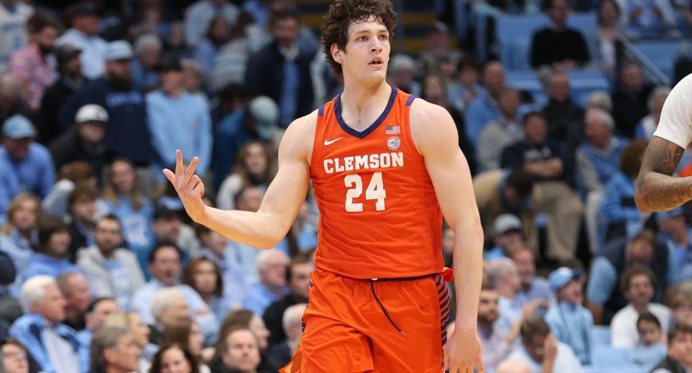 COLLEGE BASKETBALL: FEB 06 Clemson at North Carolina