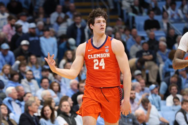 COLLEGE BASKETBALL: FEB 06 Clemson at North Carolina