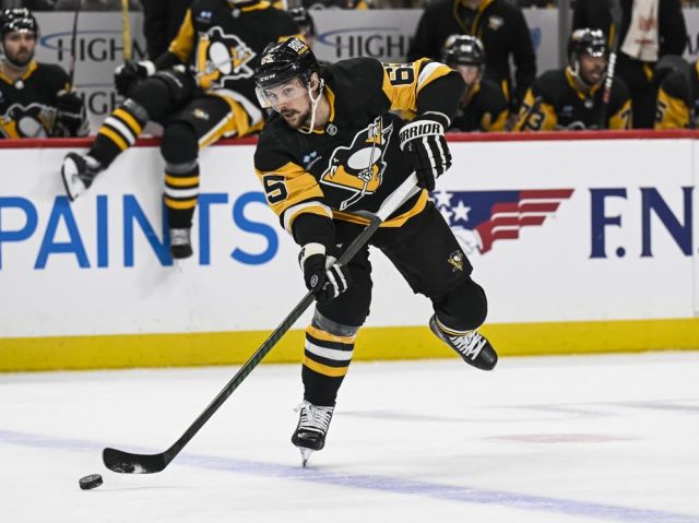 NHL: APR 13 Bruins at Penguins