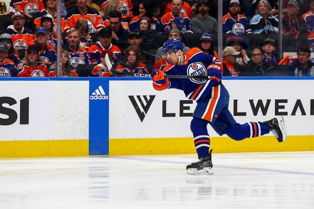 NHL: APR 10 Golden Knights at Oilers