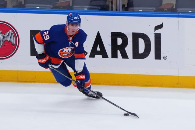 NHL: APR 17 Penguins at Islanders