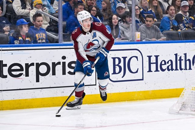 NHL: MAR 19 Avalanche at Blues