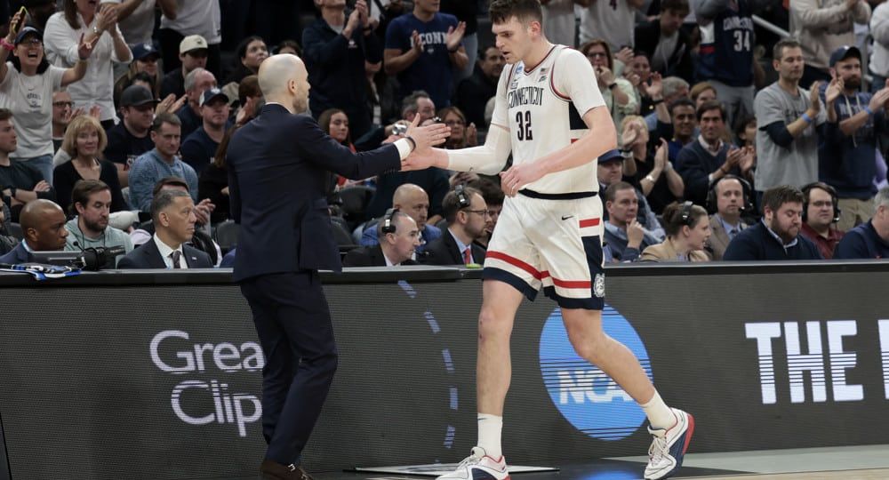 NCAA BASKETBALL: MAR 30 Div I Men's Championship Elite Eight - UCONN vs Illinois