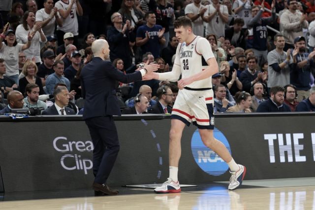NCAA BASKETBALL: MAR 30 Div I Men's Championship Elite Eight - UCONN vs Illinois