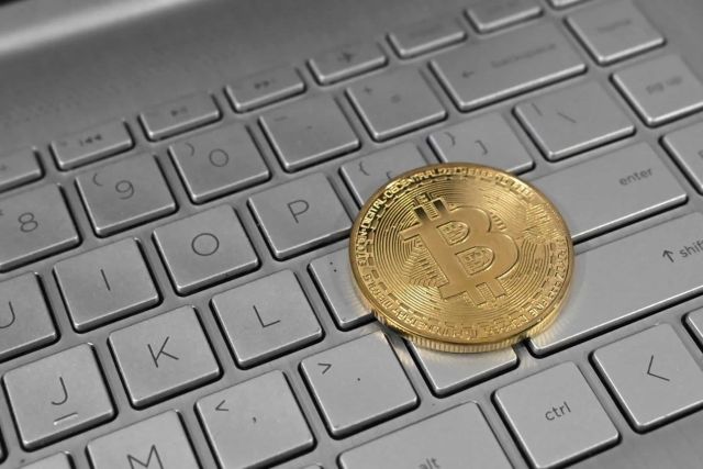 Satheesh Sankaran, CC BY 2.0 , via Wikimedia Commons, Betting on Sports with Crypto Currency