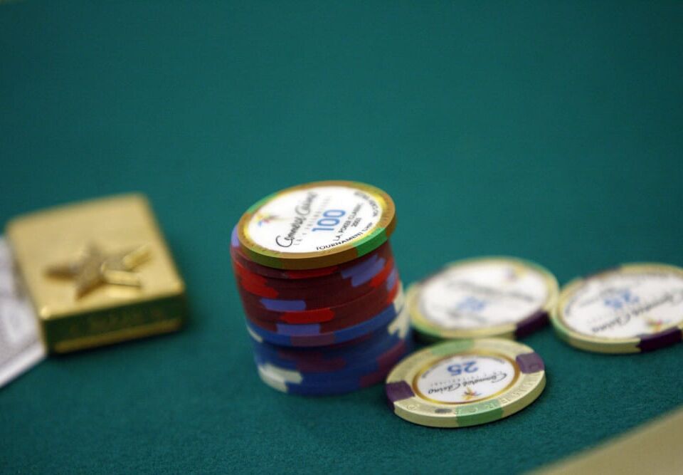 blackjack tournament tips and advice | chips on a table