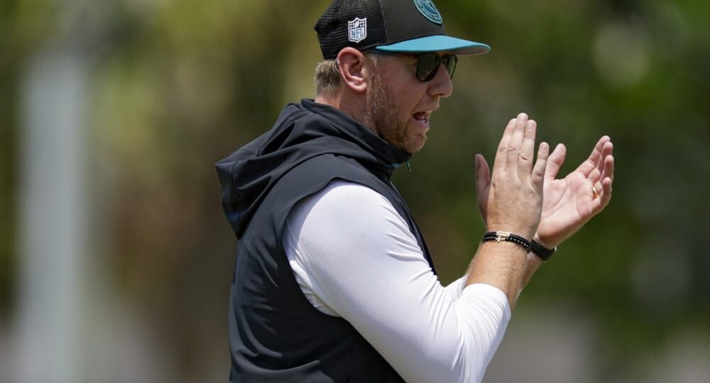 2025 NFL Best Bets: Coach of the Year Odds, Trends, and Past Winners