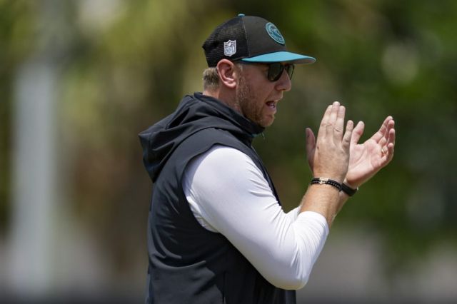 2025 NFL Best Bets: Coach of the Year Odds, Trends, and Past Winners