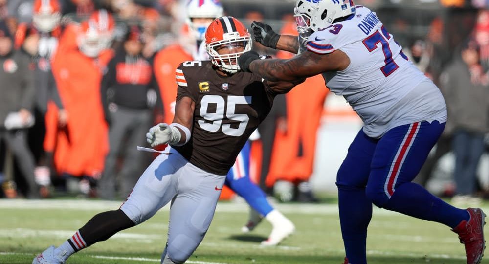 NFL Week 17 Defensive Player Props - If you're looking to get in on some defensive prop bets or IDP Fantasy Football, look no further.