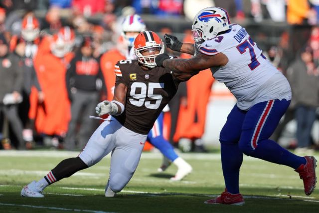 NFL Week 17 Defensive Player Props - If you're looking to get in on some defensive prop bets or IDP Fantasy Football, look no further.