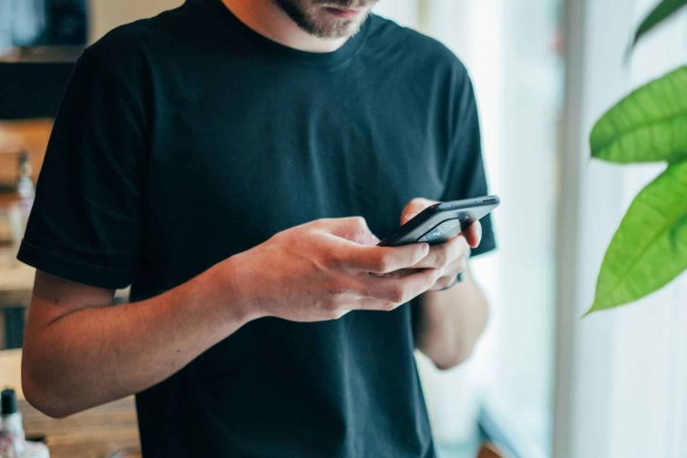 cell phone sports gambling