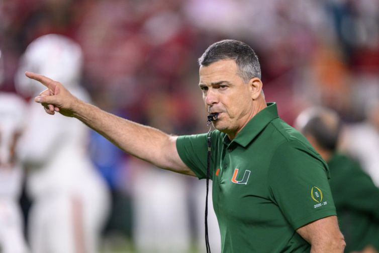 2026 NCAA Football Futures: Bear Bryant Award Bets