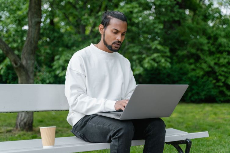 laptop man computer online casino