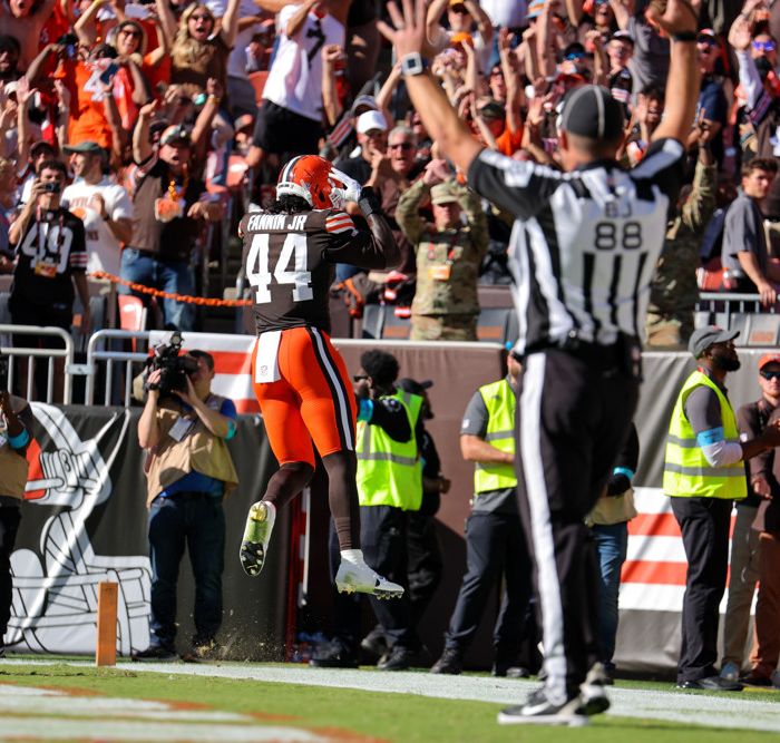 If you're looking for a daily football bet, you're in business. We've got your NFL picks for today and we're giving you predictions everyday.